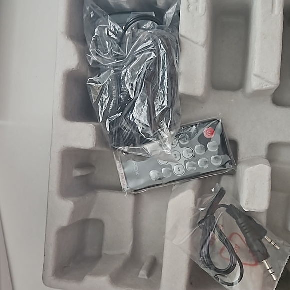 Wave audio docking speaker for ipad, iPhone, iPod - Picture 13 of 15